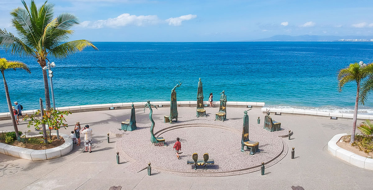 Rotonda del mar, consta de 16 esculturas en el malecón de Puerto Vallarta